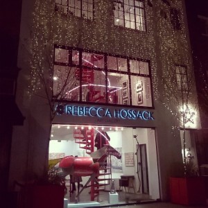 Day 252: Finishing work early and sneaking off to a little art gallery to have a peek at some of Derren Brown's incredible paintings and photographs. Plus it was all twinkly!